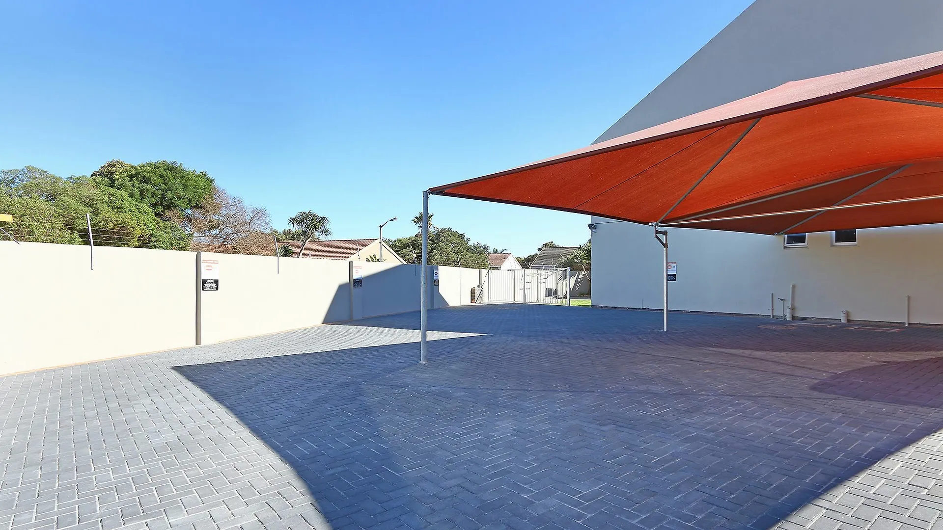 Orange Inn Melkbosstrand Bloubergstrand